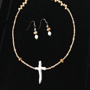 💋Cultured Pearl Necklace 💋W/ matching Earrings.